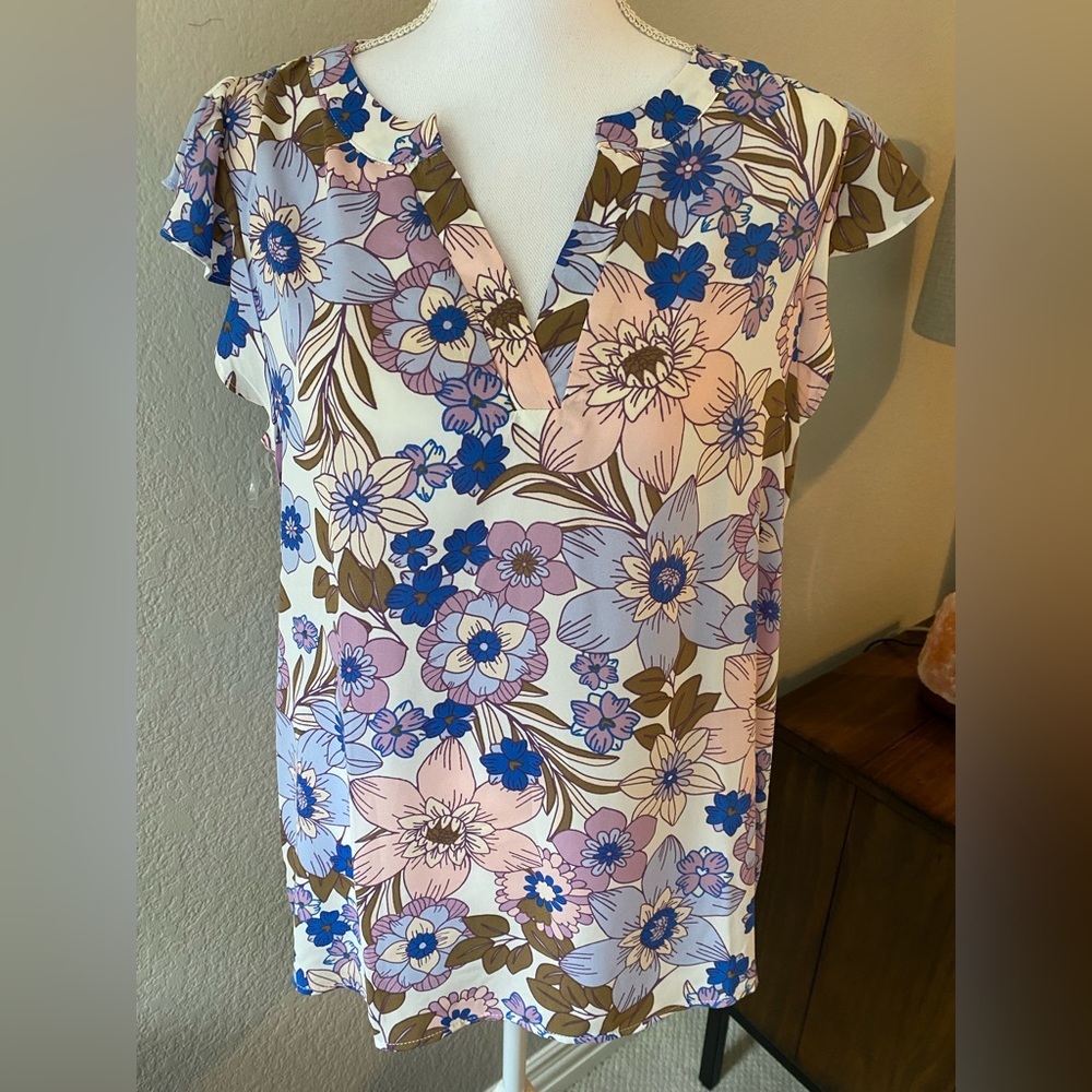 Emily wonder size large top/ blouse NWT